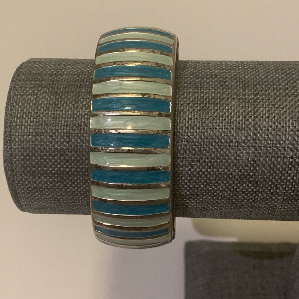 💜 3 for $25 Shades of Blue Bracelet
